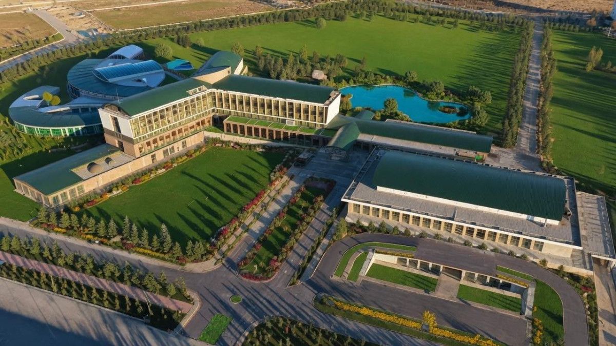 Sinnada Resort Otel, Özcan Deniz ve Sıla konserleriyle açıldı